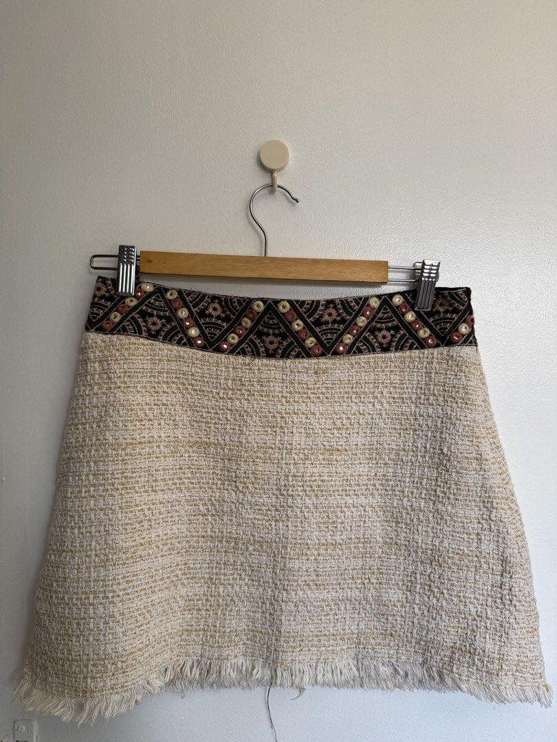 Zara Tweed Skirt (Category: Skirts) located in Muntinlupa City. Submitted by ydumali (Listing ID 1463328000, Image 1). Description: .