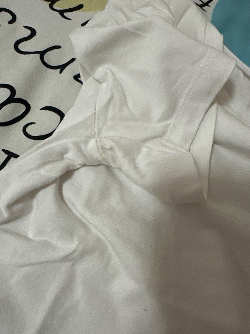 ZARA White Cropped T-Shirt (Category: Shirts) located in Manila. Submitted by joan.here (Listing ID 1463412975, Image 2). Description: Brand: zara Size: xs Condition: with slight yellow stain in underarm area Rfs: decluttering Mop: bank transfer Delivery: grab/ lalamove. Sf shouldered by buyer Loc: tondo manila.