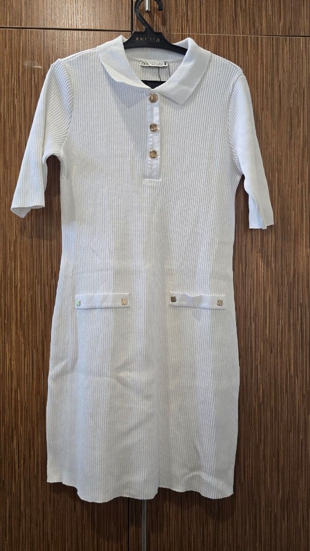 ZARA White Dress (Category: Dresses) located in Cebu City. Submitted by kitty_12345_ (Listing ID 1463387061, Image 1). Description: Brand new pero nawala yung paper tag - White ribbed knit mini dress from ZARA - Long sleeves - Collared neckline - Gold button details down the front - Two front pocket details - Mini length - Perfect for dressing up or down MOP: gcash, mari, maya, gotyme MOD: Lbc Meetup: Parkmall.