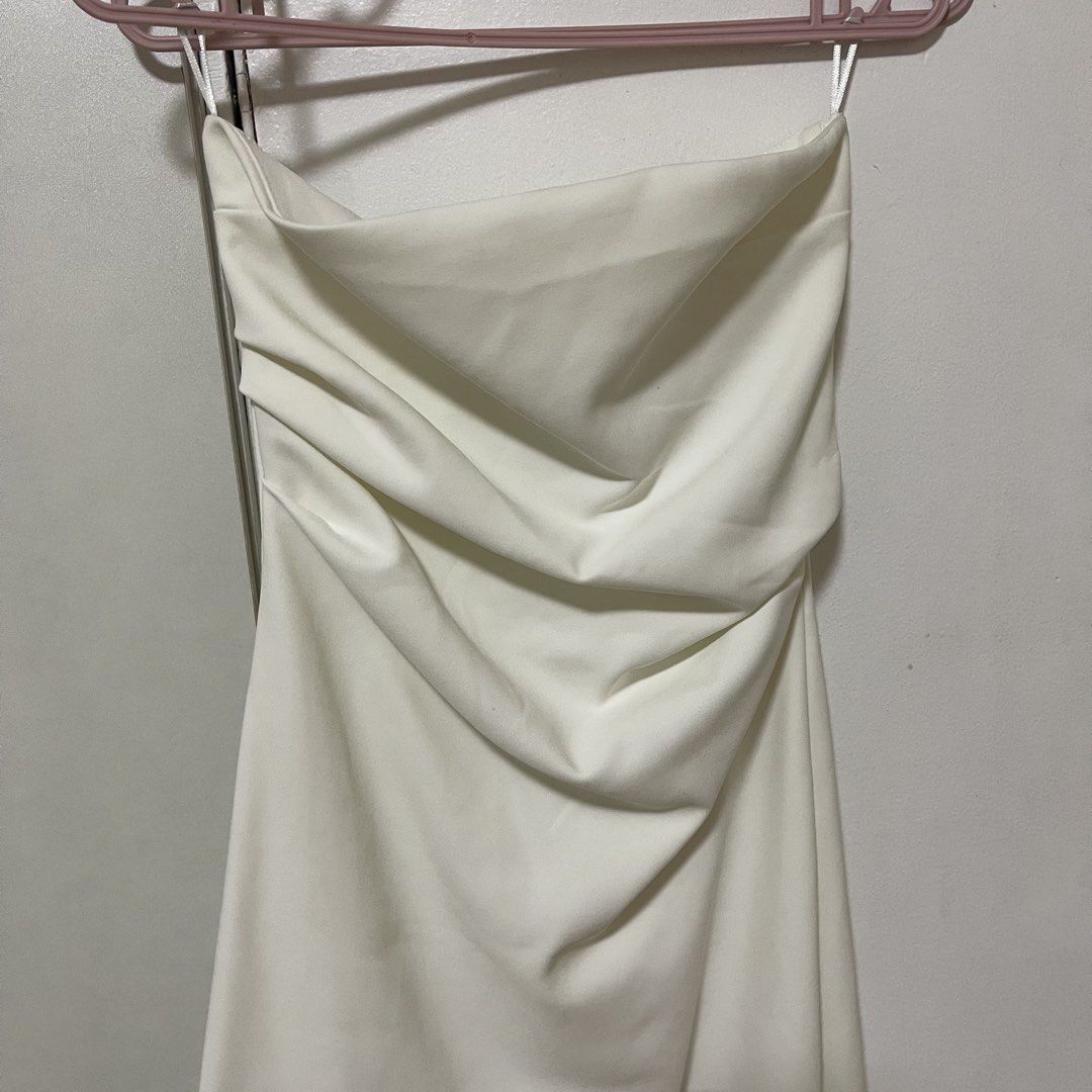 Zara white maxi dress (Category: Dresses) located in Muntinlupa City. Submitted by buchichays (Listing ID 1463493615, Image 3). Description: - like new - xxs-xs only (waist 23-24) - no ww, does not fit me anymore.