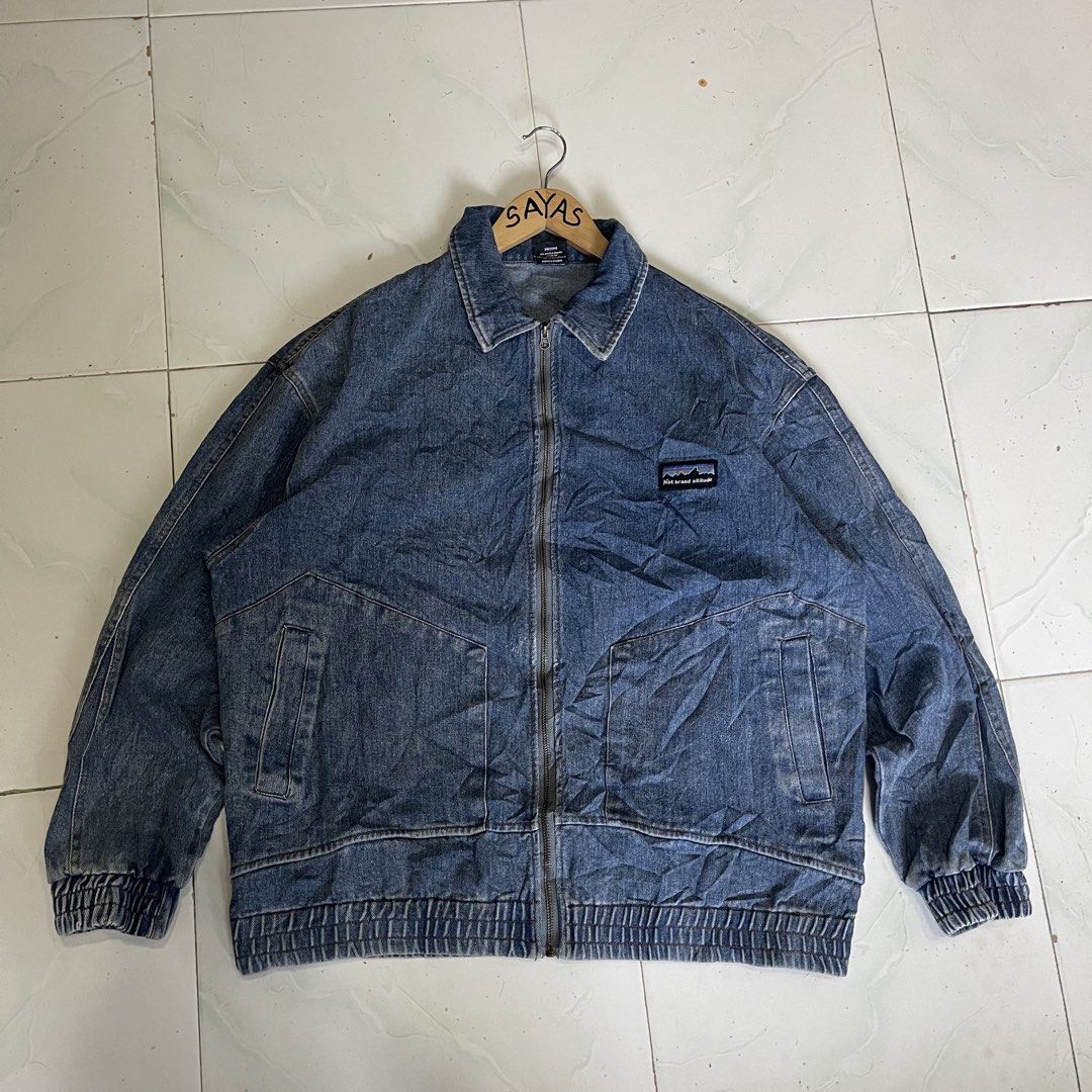 Zip up denim Jacket (Category: Coats, Jackets and Outerwear) located in Butuan. Submitted by cgsayas20083001 (Listing ID 1463554846, Image 1). Description: Baka may Oversize zip Up Denim Jacket Dimes 26x28 Fit xl to xxl.