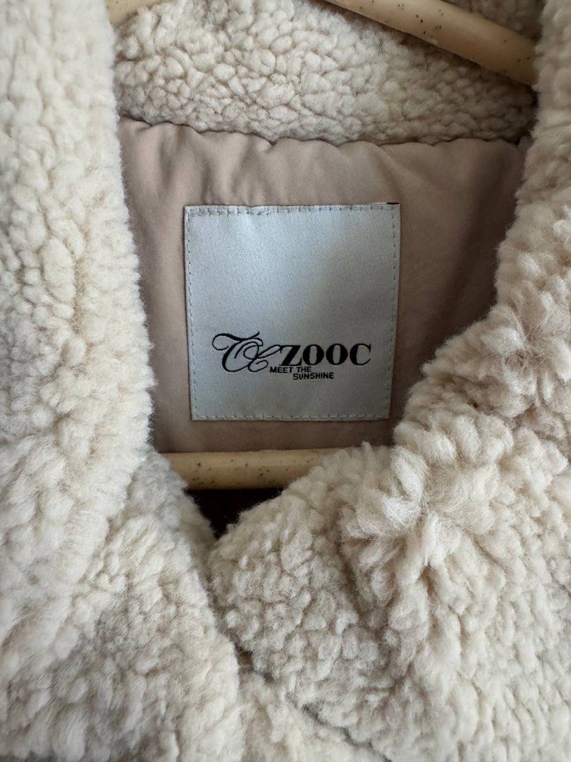 ZOOC Beige Puffer Jacket with Sherpa Collar (Category: Coats, Jackets and Outerwear) located in Taguig. Submitted by anxmz (Listing ID 1463404686, Image 2). Description: - Cozy beige puffer jacket from ZOOC - Features a warm sherpa collar and trim - Zipper closure with convenient pockets - Ideal for cooler weather, offering comfort and style.
