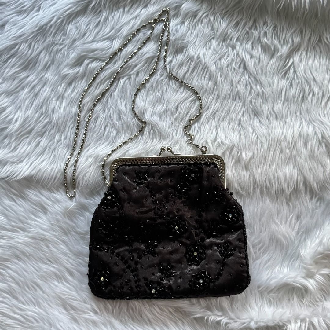 ZOOM beaded clutch bag with chain strap (Category: Clutches) located in Binan City. Submitted by ayameyame (Listing ID 1463549992, Image 1). Description: Black-beaded evening clutch Color: BLACK Condition: LIKE NEW Evening bag/Clutch purse/Cocktail bag Snap-clasp closure Can fit 1 iPhone 15 Promax, card holder, and 1 Lipstick/gloss Price: ₱210 MOP: GCash/BPI MOD: Lalamove/J&T 📍: Biñan, Laguna.