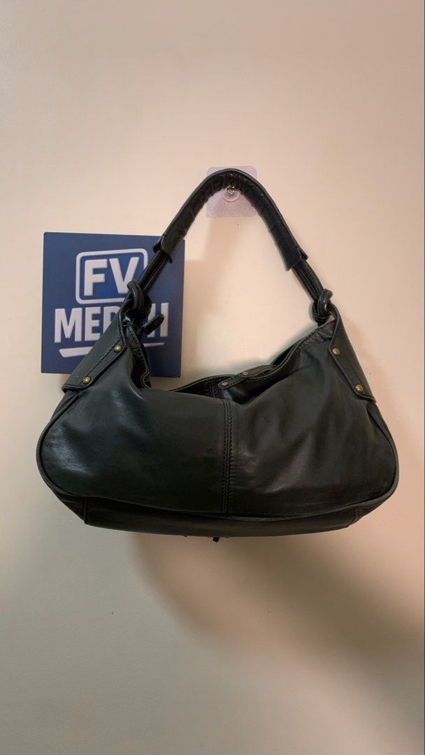 Zucchero Filato (Category: Shoulder Bags) located in Mandaluyong City. Submitted by fv_merch (Listing ID 1463391208, Image 3). Description: ₱1200 Zucchero Filato | Y2k hobo shoulder bag Genuine Italian Leather; 2000s/Y2K era collection Issues: Minor Sign of Usage; no damage More photos in comment section. ⚠ DISCLAIMER: All brand names, logos, and trademarks belong to their respective owners and are used for identification/authenticity purposes on