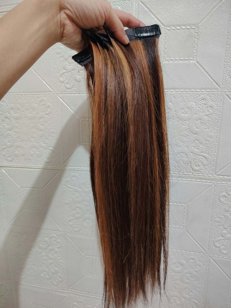 100% Human hair extension (Clip on) (Category: Hair Accessories) located in Mandaluyong City. Submitted by needs99 (Listing ID 1463739204, Image 3). Description: 4clips 2pcs 3clips 1pc 2clips 3pcs 6panels/ Makapal 🩷 18inches/ Makapal Imus/Malate location PHP 5,500.