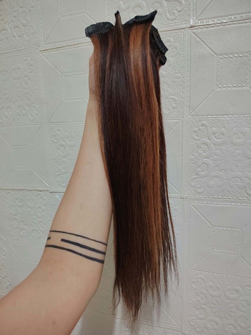 100% Human hair extension (Clip on) (Category: Hair Accessories) located in Mandaluyong City. Submitted by needs99 (Listing ID 1463739204, Image 2). Description: 4clips 2pcs 3clips 1pc 2clips 3pcs 6panels/ Makapal 🩷 18inches/ Makapal Imus/Malate location PHP 5,500.