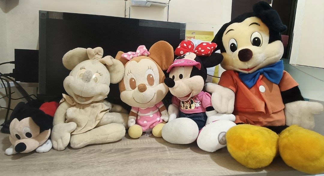 13PCS MICKEY MOUSE DISNEY PLUSH COLLECTION (Category: Plushies & Soft Toys) located in Quezon. Submitted by coolgoodvibes (Listing ID 1463564051, Image 2). Description: Mickey Mouse Disney plush collection – 13 pcs total 🎀 • 7 pcs Mickey Mouse • 5 pcs Mickey Mouse • 1 pc Mickey Mouse Disney A.E. Different designs and sizes. Disney markings/tags are shown in the photos. Selling as one complete bundle – ₱2,500. Actual items shown in photos. Please
