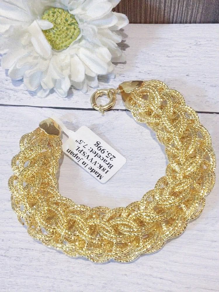 18k Japan gold mesh bracelet (Category: Bracelets) located in Manila. Submitted by bhelgoldseller2ndaccount (Listing ID 1463600811, Image 3). Description: New!!✨New!!✨New!! Authentic 18k Japan Golds 💯pawnable/naisasanla 💯with high appraisal rate 💯good investment 💯Direct supplier price 👉OPEN for resellers 🌺please take time to evaluate their actual sizes and grams 👉Best panggift for all occasions ✅ Sold per grams not per piece Kya lowest pri