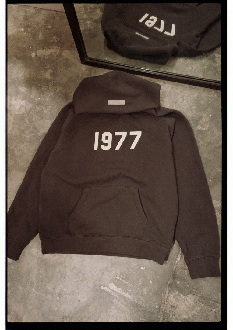 1977 Essentials Hoodie (Category: Coats, Jackets and Outerwear) located in Tuguegarao City. Submitted by thriftnidelll (Listing ID 1463681185, Image 1). Description: .