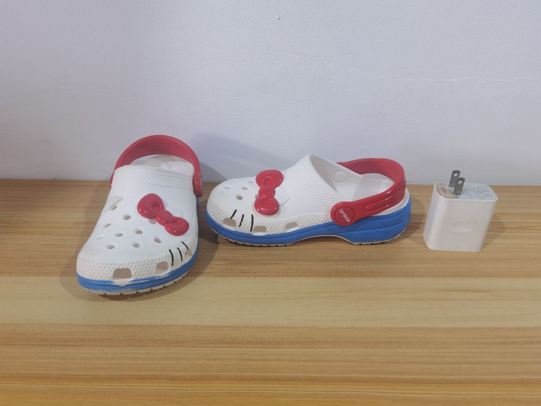 2024 Sanrio x Crocs - Hello Kitty Clog (Category: Babies & Kids Fashion) located in Taguig. Submitted by kalabasza (Listing ID 1463732829, Image 3). Description: 📌 This is a preloved item. Please manage your expectation. 📌 Actual item posted. Parefer nalang po sa photos kung anong size siya. As is. 📌 Minimal signs of usage. 📌 Product Color may slightly vary due to Photographic Lighting. 📌 Location: Taguig 📌 MOP: GCash. Payment first before 