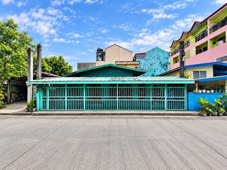 (Category: ) located in . Submitted by rmvlistings (Listing ID 1463579663, Image 1). Description: .