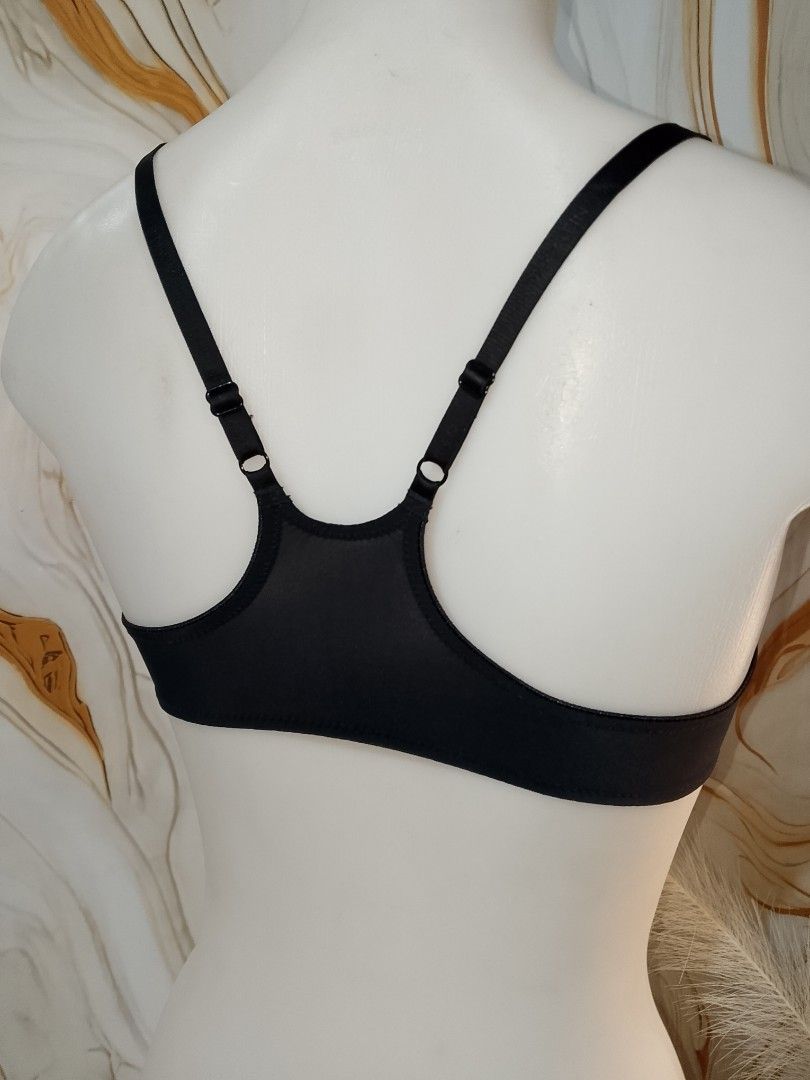 32d Calvin Klein bra thin soft pads underwired (Category: Undergarments & Loungewear) located in Manila. Submitted by truecrystal-1407 (Listing ID 1463674910, Image 3). Description: .