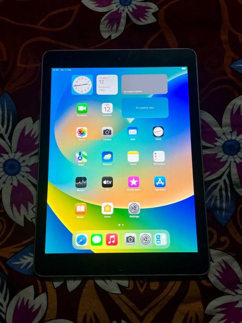 5thgen 128gb ios16 (Category: Other Gadgets) located in Manila. Submitted by sohaifabanto (Listing ID 1463560656, Image 2). Description: 2nd hand no issue 100%original Unit and cord only.