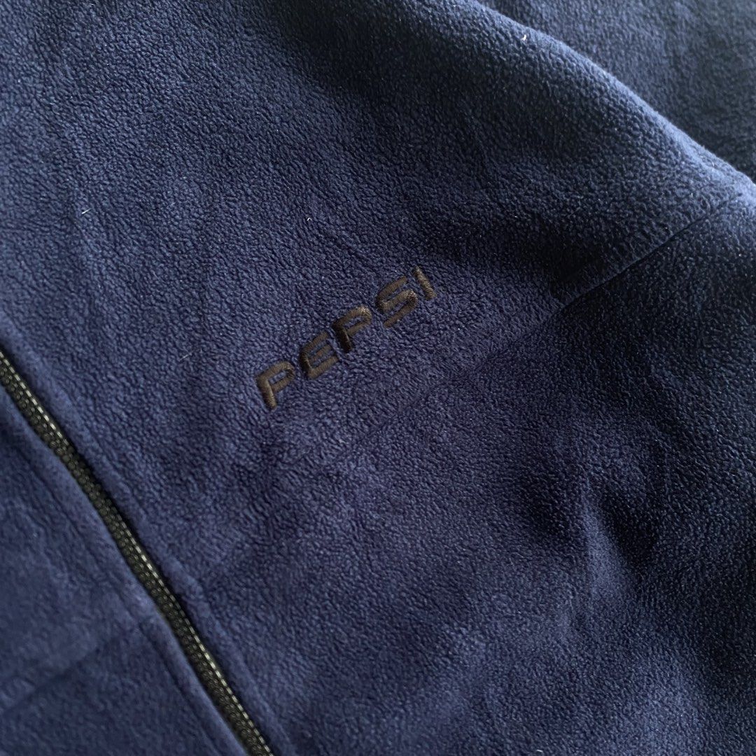 90’s Pepsi Fleece Jacket (Category: Coats, Jackets and Outerwear) located in San Jose del Monte. Submitted by edmarkvillanueva (Listing ID 1463643365, Image 2). Description: Length 28.5 Width 23.5 Size on tag: XL 9/10 color rate Flaws: None.
