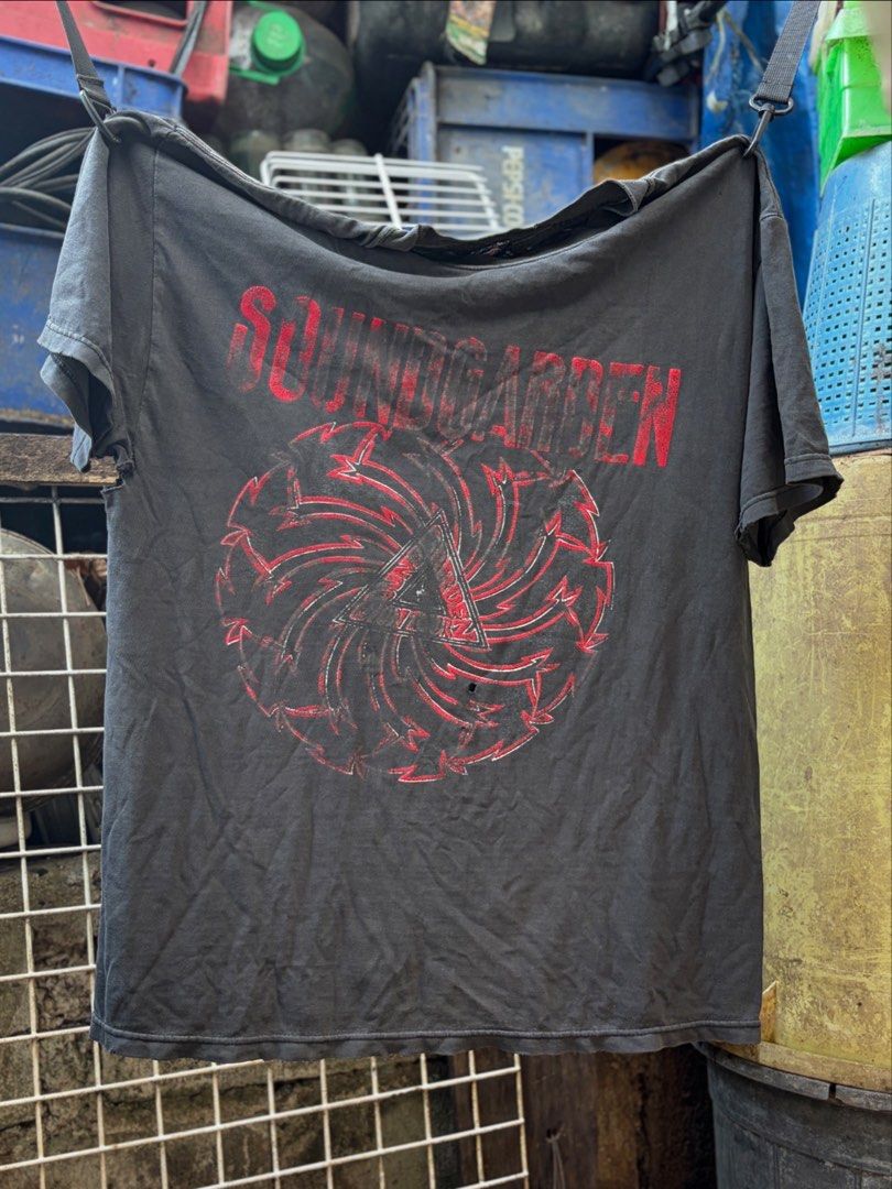 90s Soundgarden Badmotorfinger (Category: Tshirts & Polo Shirts ) located in Leyte. Submitted by to.the.other.side (Listing ID 1463592338, Image 2). Description: Trash 90s Soundgarden Badmotor Finger boot Boxy Large W 22.5 L 29 Slight Trash Condi 20k php obo free shipping in PH .