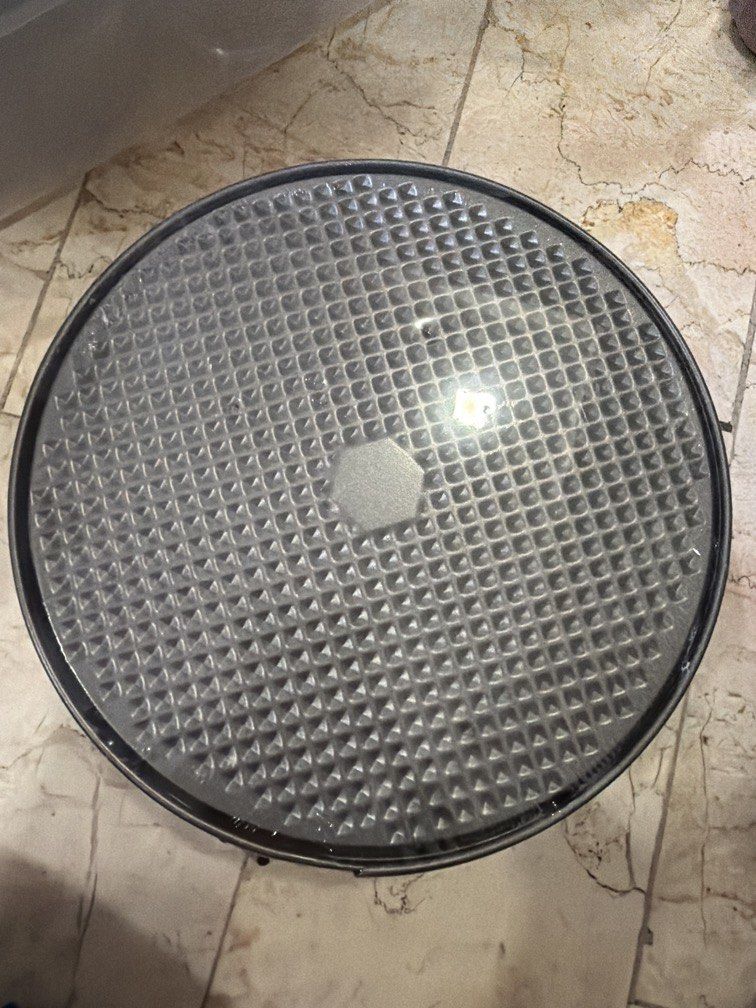 9" springform pan baking circle (Category: Other Kitchenware & Tableware) located in Pasay City. Submitted by grace.t12 (Listing ID 1463655414, Image 3). Description: brand new.