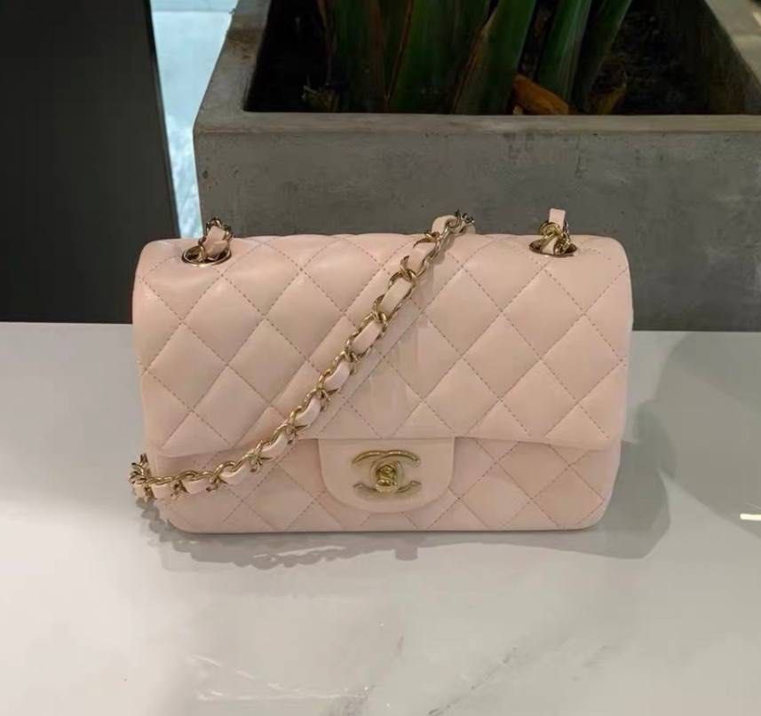 💯 Authentic Chanel Mini Rectangular. Microchip (Category: Bags & Wallets) located in Kuala Lumpur. Submitted by millen.outlet (Listing ID 1463690971, Image 1). Description: [PRE-ORDER] Preloved Like New ! Chanel Mini Rectangular. Microchip Contact us : https://bit.ly/0166657139 https://bit.ly/01128883806 Follow us https://linktr.ee/millencollections Check out millen.readystock’s listings on #Carousell https://carousell.app.link/VaNitfjIMzb 🌐 Wo