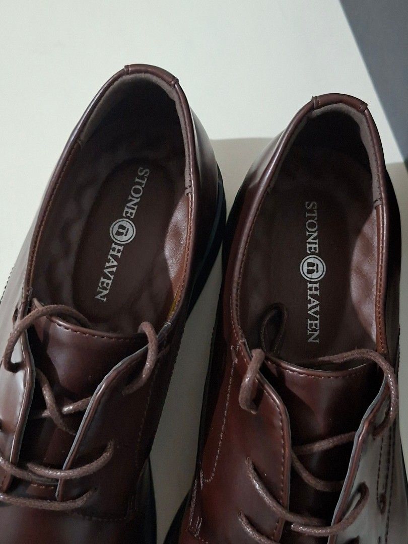 👞 Stone Haven Leather Shoes (Category: Dress Shoes) located in Taguig. Submitted by authprelovedonlineshop2 (Listing ID 1463629176, Image 3). Description: ### 👞 Stone Haven Leather Shoes **Like new! Used only for a few hours. ✨** - **Brand: Stone Haven** - Genuine leather shoes - **Size: 11** - **Like-new condition** - Used only for a few hours - Clean and well-maintained - **Price: ₱1,888** ✨ **Classic and stylish pair—perfect for work, formal