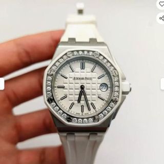 (Category: ) located in . Submitted by 0000watchcollectsg (Listing ID 1463594272, Image 1). Description: .