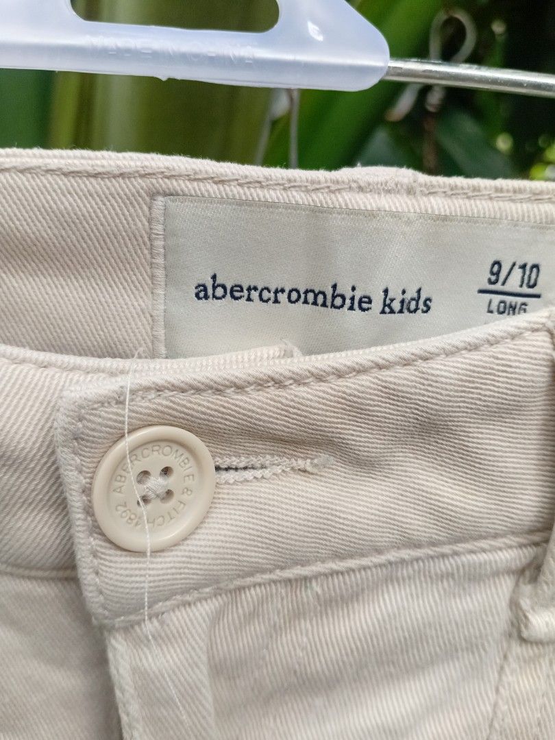 Abercrombie 9/10 Long Beige Cargo Pants (Category: Babies & Kids Fashion) located in Makati City. Submitted by ellavee_you (Listing ID 1463674349, Image 2). Description: send offer! ❤️.