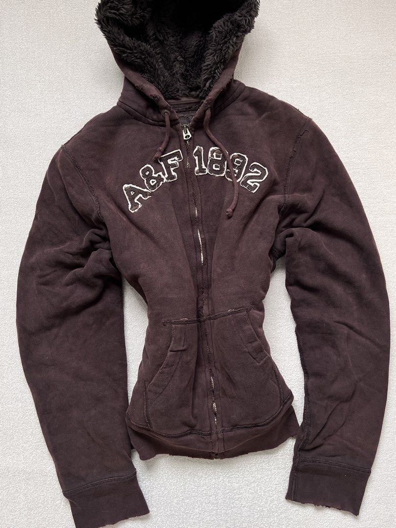 abercrombie brown fur jacket (Category: Coats, Jackets and Outerwear) located in Limay. Submitted by budolfindsrawrawr (Listing ID 1463721320, Image 2). Description: ab3rcrombie brown fur jacket - xl on tag l30.5 w27.