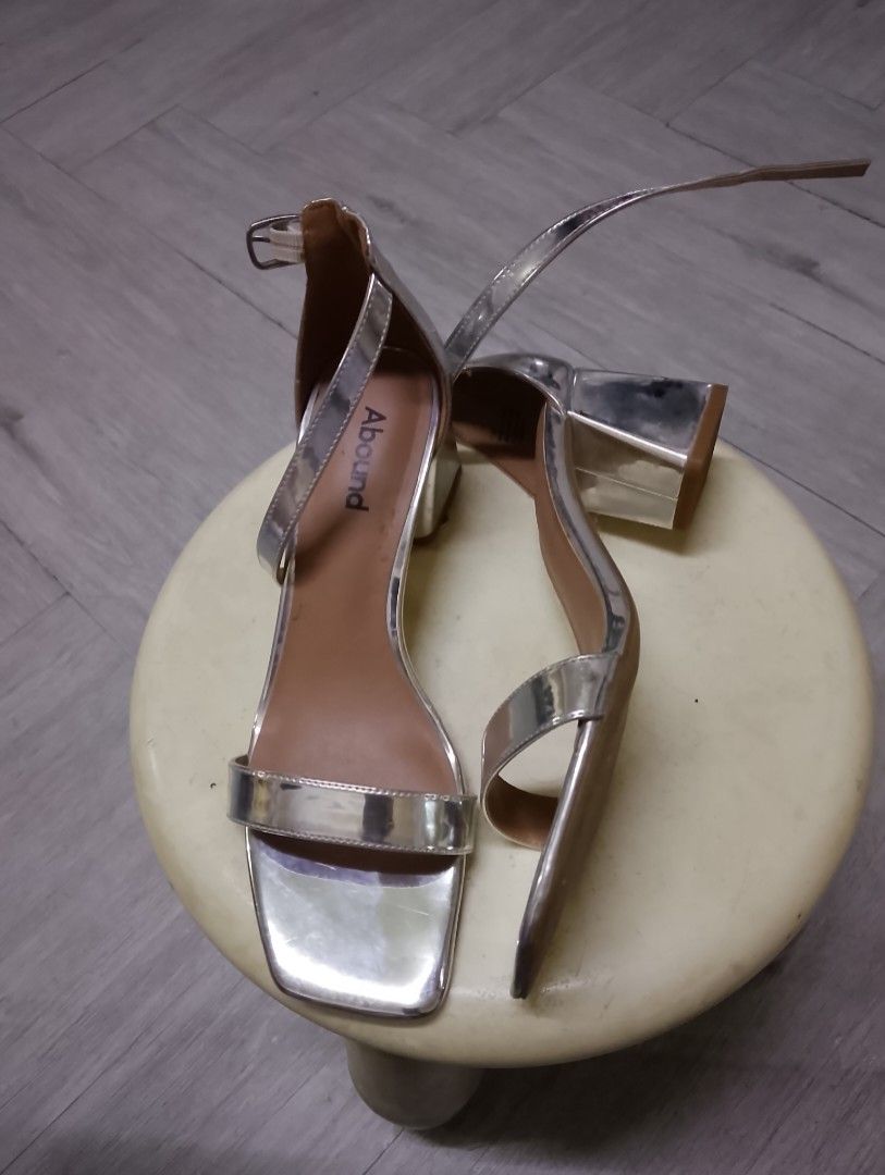 Abound heels (Category: Heels) located in Quezon City. Submitted by isabelle_1212_ (Listing ID 1463568446, Image 1). Description: used once sa wedding from US fits size 7 to 7.5.