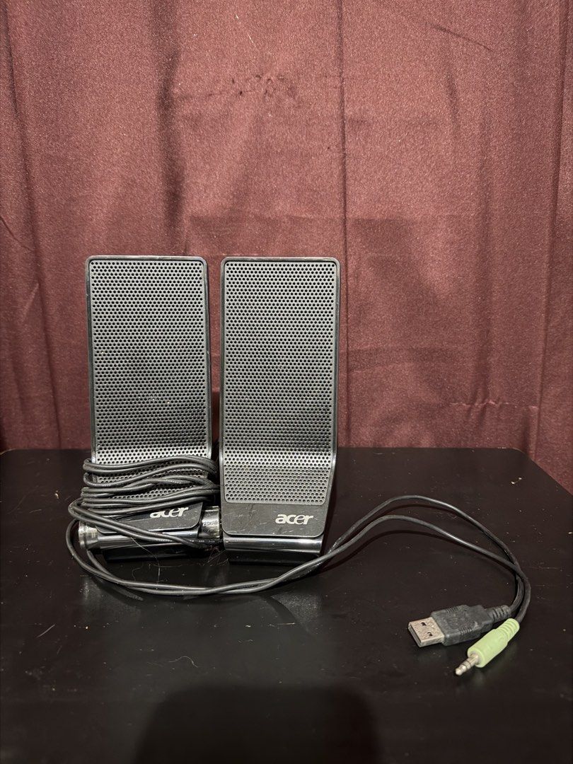 Acer USB Powered Desktop Speakers (Category: Soundbars, Speakers & Amplifiers) located in Caloocan City. Submitted by rohllee (Listing ID 1463560234, Image 1). Description: - Acer Desktop Speakers - USB Powered - 3.5mm Audio Jack Connection - Perfect for Computer Setups - Tested and Working - Minor scuffs on glossy finish.