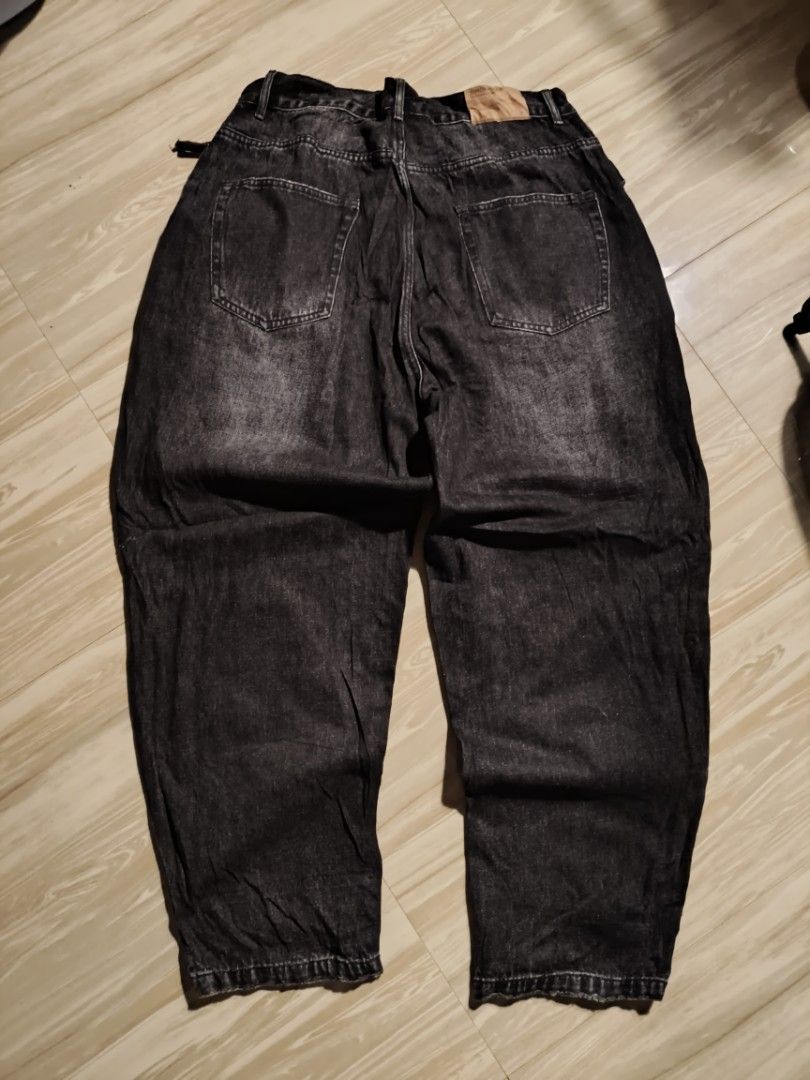 ACID WASHED BAGGY PANTS (Category: Jeans) located in Davao. Submitted by makmoonthriftdvo (Listing ID 1463652738, Image 2). Description: ACID WASHED BAGGY PANTS W 33-36 L 40.5 Thight 15 Hem 8 thin x hard Tattered style masikip hem kaya no heel drags with double zipped side pockets 6 total pockets as new condition 650 SHIPPED DAVAO.