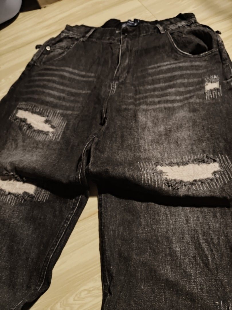 ACID WASHED BAGGY PANTS (Category: Jeans) located in Davao. Submitted by makmoonthriftdvo (Listing ID 1463652738, Image 3). Description: ACID WASHED BAGGY PANTS W 33-36 L 40.5 Thight 15 Hem 8 thin x hard Tattered style masikip hem kaya no heel drags with double zipped side pockets 6 total pockets as new condition 650 SHIPPED DAVAO.
