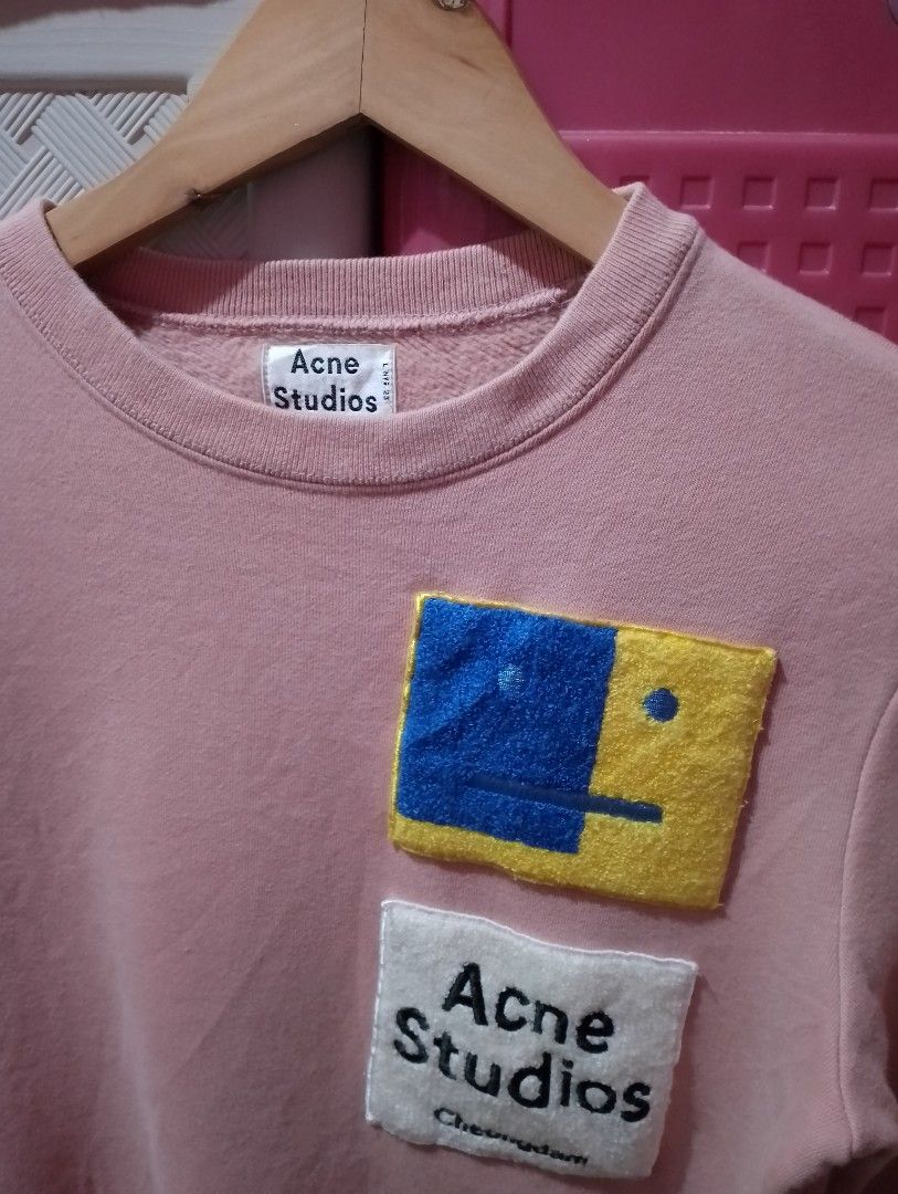 Acne Studios Pink Sweatshirt with Patches (Category: Longsleeves) located in Malolos. Submitted by lanz_baesa (Listing ID 1463632065, Image 2). Description: WTS!! Acne Studios Sweatshirt (Pink) 18x24 📍SAN ILDEFONSO, BULACAN 📞VC OR VOUCH 🚛J&T OR LALAMOVE.