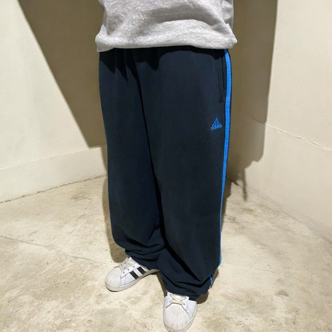 ADI SWEAT PANTS (Category: Joggers) located in Siniloan. Submitted by jv_anthony (Listing ID 1463280462, Image 1). Description: NO ISSUE NEED WASH W - 32-40 L-41 THIGH-14 HEM-7.