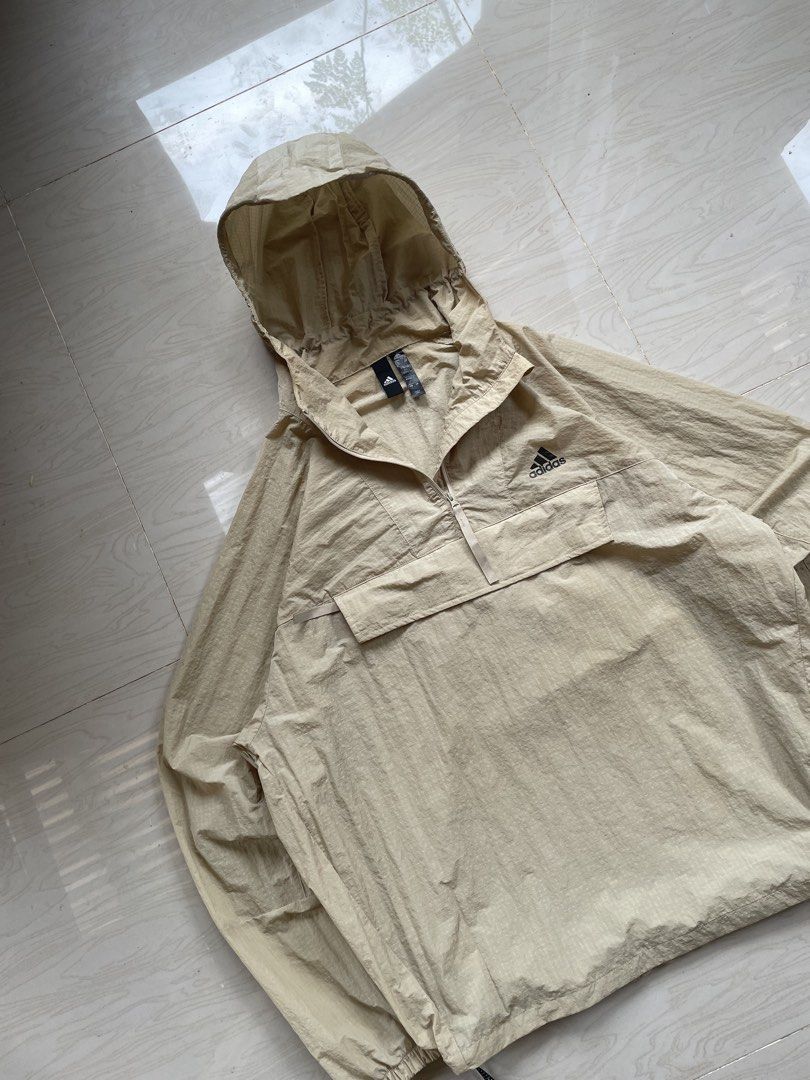 Adidas Beige Anorak Packable Windbreaker (Category: Coats, Jackets and Outerwear) located in Molave. Submitted by thriftedstore.horse (Listing ID 1463651132, Image 2). Description: Condition- excellent Issue- stain Color rate- 9.7/10 W-24 L- 28.