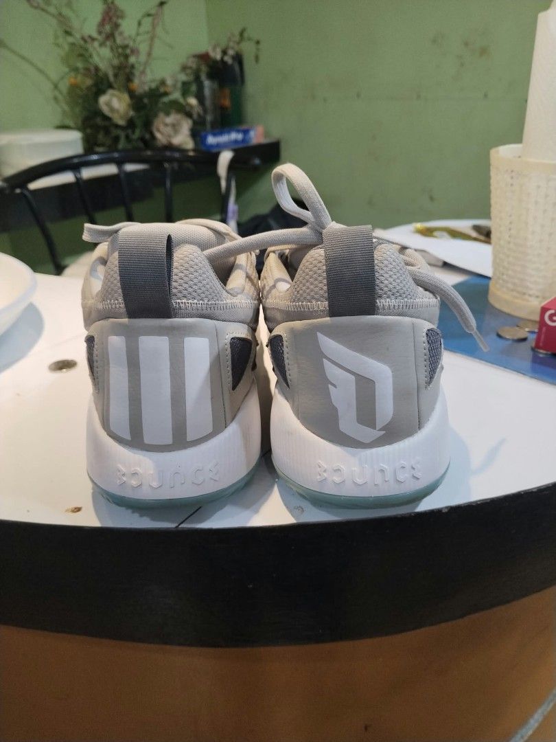 Adidas Damian Lillard (Category: Shoe inserts & accessories) located in Cebu City. Submitted by 19baldo73 (Listing ID 1463681753, Image 2). Description: Adidas Damian Lillard size 9.5 as new condition no issue.