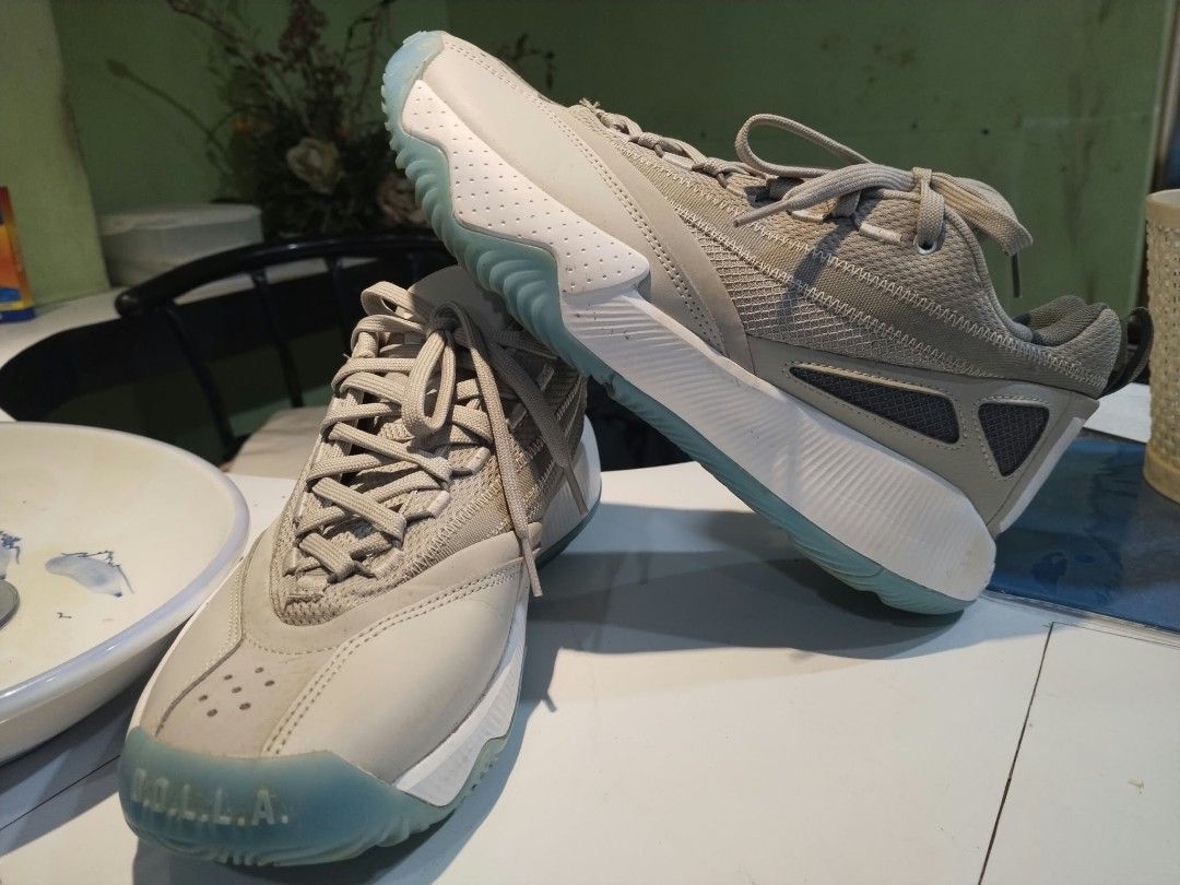 Adidas Damian Lillard (Category: Shoe inserts & accessories) located in Cebu City. Submitted by 19baldo73 (Listing ID 1463681753, Image 1). Description: Adidas Damian Lillard size 9.5 as new condition no issue.