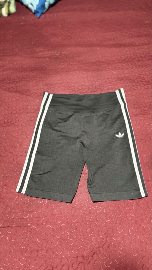 Adidas Essentials 3 Stripes Seamless Shorts (Category: Activewear) located in Pasig City. Submitted by superzeyn (Listing ID 1463627724, Image 1). Description: Essentials 3 Stripes Seamless Shorts 5 inch RFS: too big Used 2x.