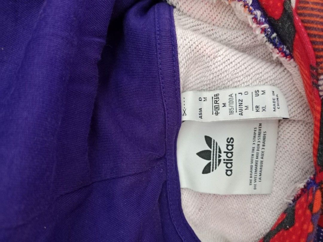 Adidas Hoddie (Category: Hoodies) located in Minglanilla. Submitted by voxpopulivoxdei1287 (Listing ID 1463571565, Image 3). Description: Authentic 🔥😁 W- 25 L -29 excellent Condition.