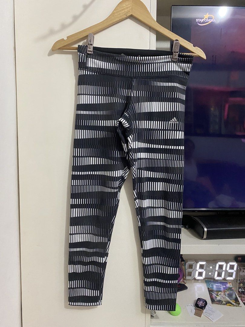 Adidas leggings (Category: Other Bottoms) located in Santa Maria. Submitted by jordangail (Listing ID 1463614838, Image 1). Description: Adidas leggings climalite 28x32 85 on tag Pdeng pang running pickleball or gym May small pocket sa bewang No issue Excellent Mine na Gcash Jnt God bless.