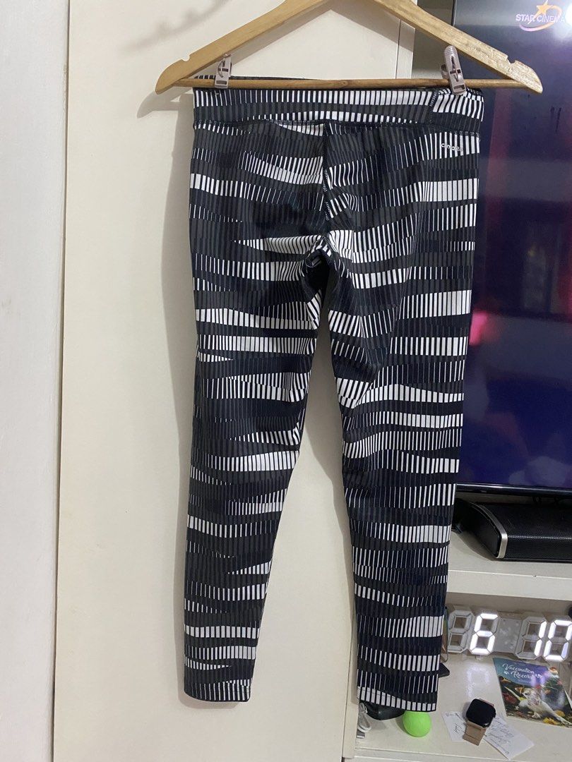 Adidas leggings (Category: Other Bottoms) located in Santa Maria. Submitted by jordangail (Listing ID 1463614838, Image 2). Description: Adidas leggings climalite 28x32 85 on tag Pdeng pang running pickleball or gym May small pocket sa bewang No issue Excellent Mine na Gcash Jnt God bless.