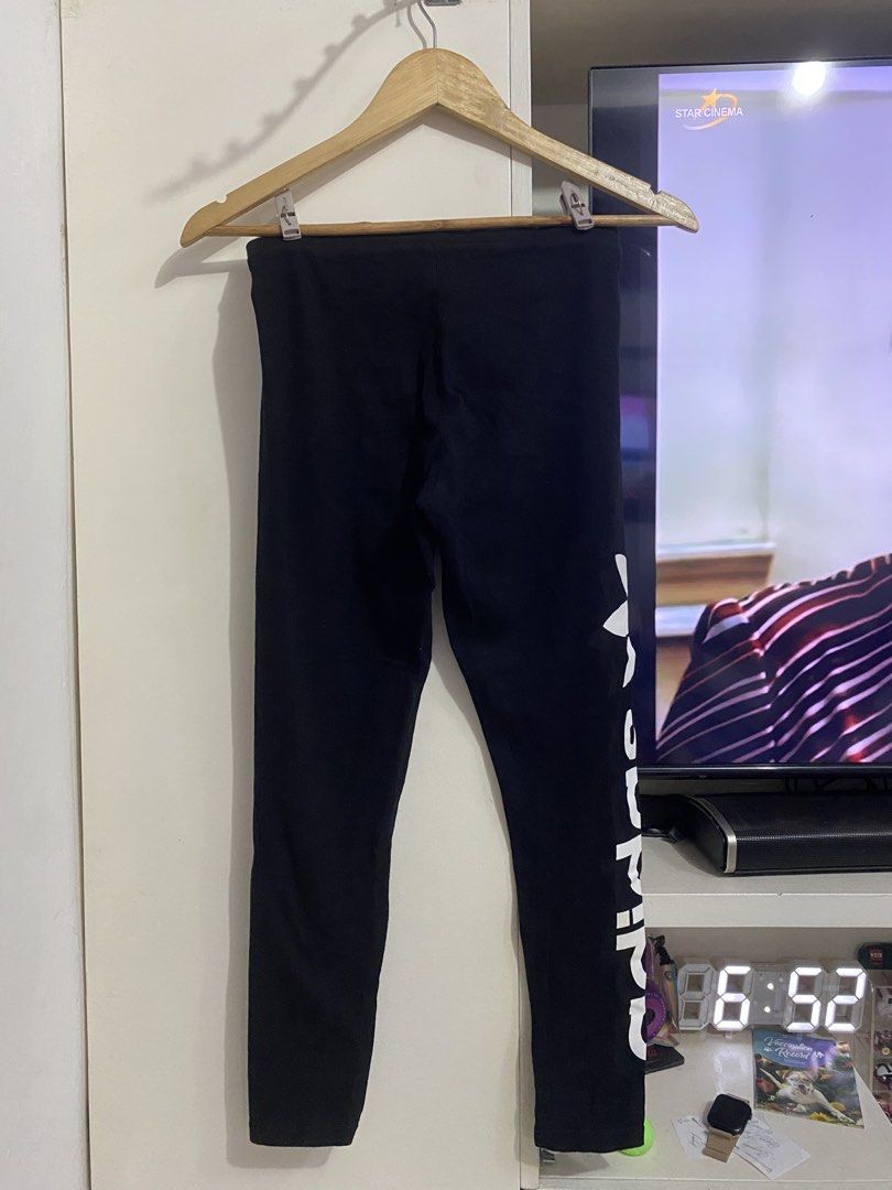 Adidas leggings (Category: Other Bottoms) located in Santa Maria. Submitted by jordangail (Listing ID 1463622567, Image 1). Description: 27-30x35 Adidas spell out logo 9.9/10 black na black Excellent Mine na Gcash Jnt God bless.