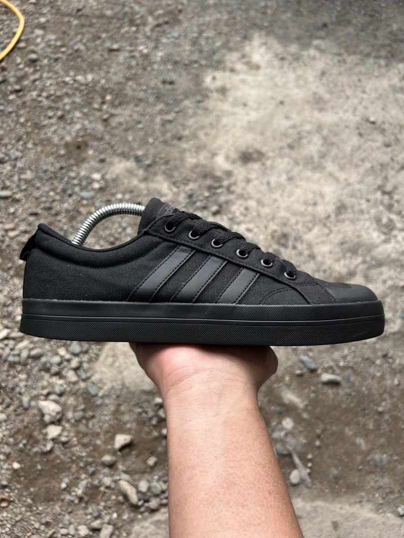 ADIDAS NEO BRAVADA RETRO LOW (Category: Sneakers) located in Cabanatuan. Submitted by thriftttttt (Listing ID 1463639694, Image 2). Description: SIZE: 9 US, 42 2/3 EUR, 27 CM.