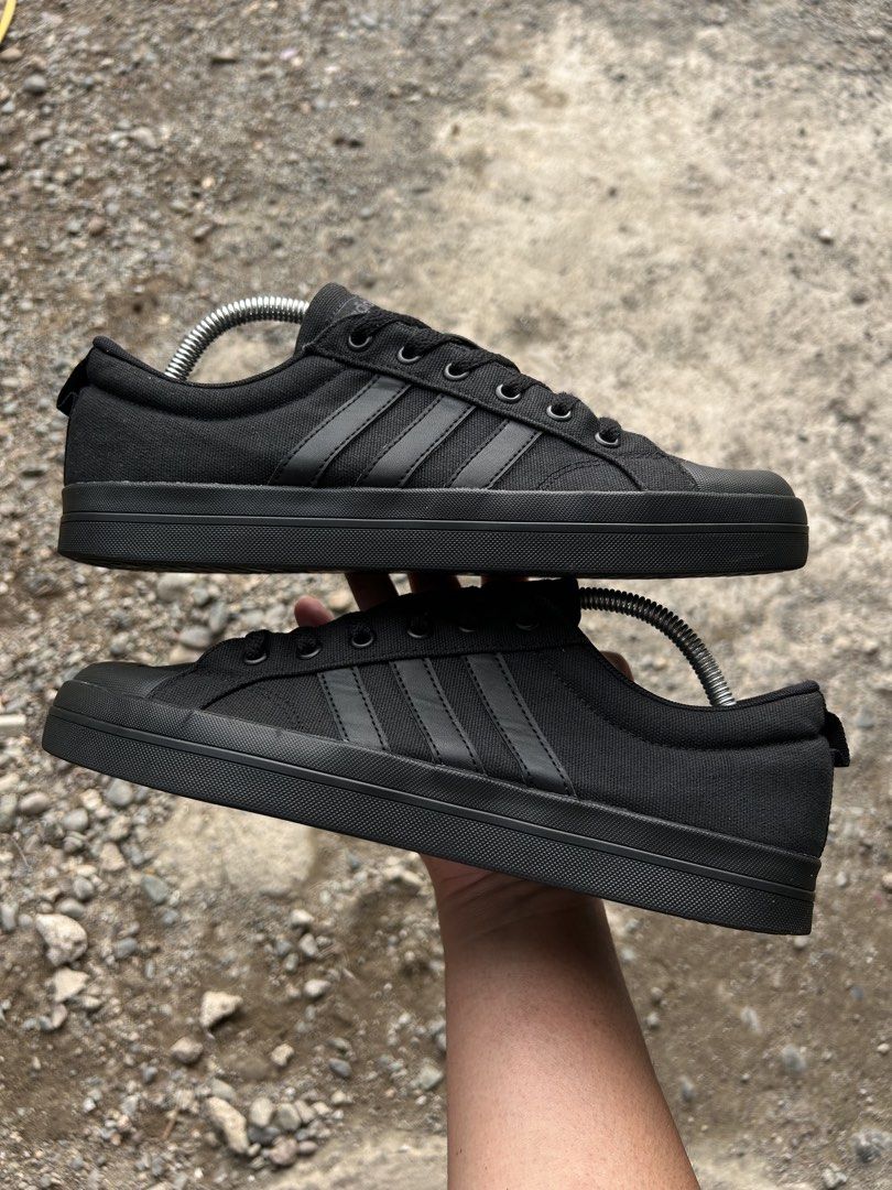 ADIDAS NEO BRAVADA RETRO LOW (Category: Sneakers) located in Cabanatuan. Submitted by thriftttttt (Listing ID 1463639694, Image 1). Description: SIZE: 9 US, 42 2/3 EUR, 27 CM.