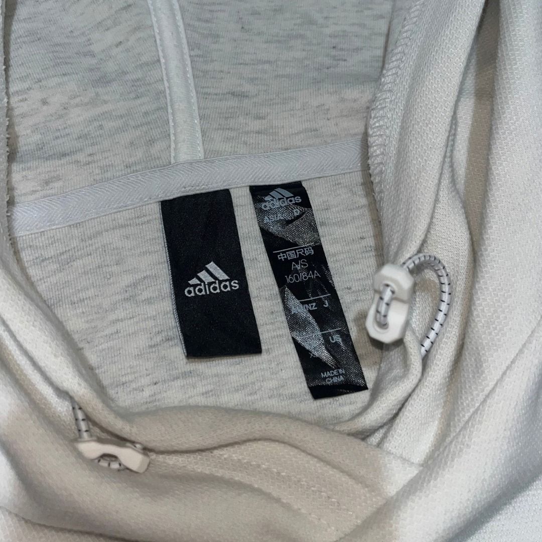 ADIDAS PULLOVER HOODIE (Category: Coats, Jackets and Outerwear) located in Quezon. Submitted by ejay.thrift.clothes (Listing ID 1463665628, Image 3). Description: SMALL 21.5 X 21 AUTHENTIC NO ISSUE COLOR RATE: 10/10 EXCELLENT CONDITION # 483.