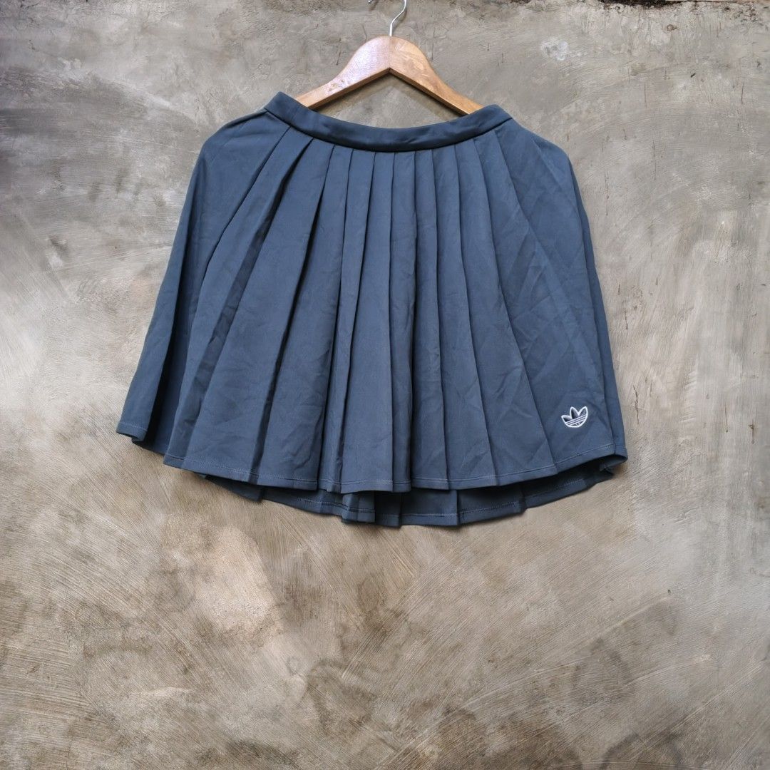 ADIDAS SPORT SKIRT (Category: Skirts) located in Polomolok. Submitted by cjramada (Listing ID 1463673320, Image 2). Description: ADIDAS SKIRT Excellent To As New Condition Size - XS Waistline 26-27 Length 17.5 Color Rate 9.9/10 No Issue PANG PICKLEBALL OR TENNIS NYO PO MAAM🎾 ₱399+SF NEGOTIABLE 📩.