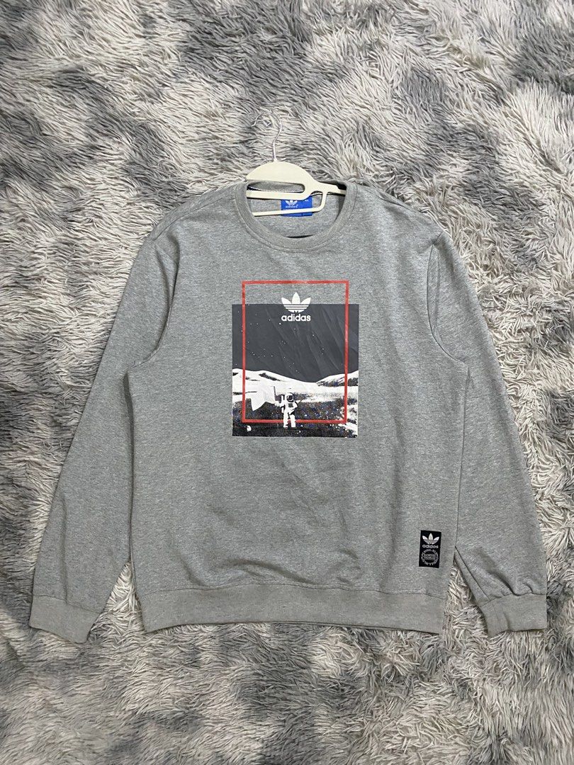 Adidas Sweater (Category: Coats, Jackets and Outerwear) located in Manila. Submitted by kurtmnla (Listing ID 1463713041, Image 1). Description: Adidas sweater Size M to L fit/ Unisex Dimes 22x28 Good condition/ No issue 📍Quezon city.