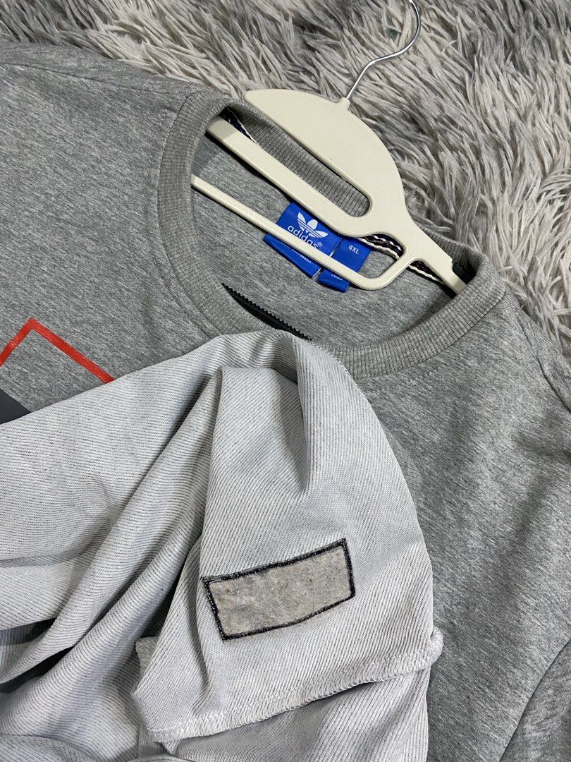 Adidas Sweater (Category: Coats, Jackets and Outerwear) located in Manila. Submitted by kurtmnla (Listing ID 1463713041, Image 3). Description: Adidas sweater Size M to L fit/ Unisex Dimes 22x28 Good condition/ No issue 📍Quezon city.