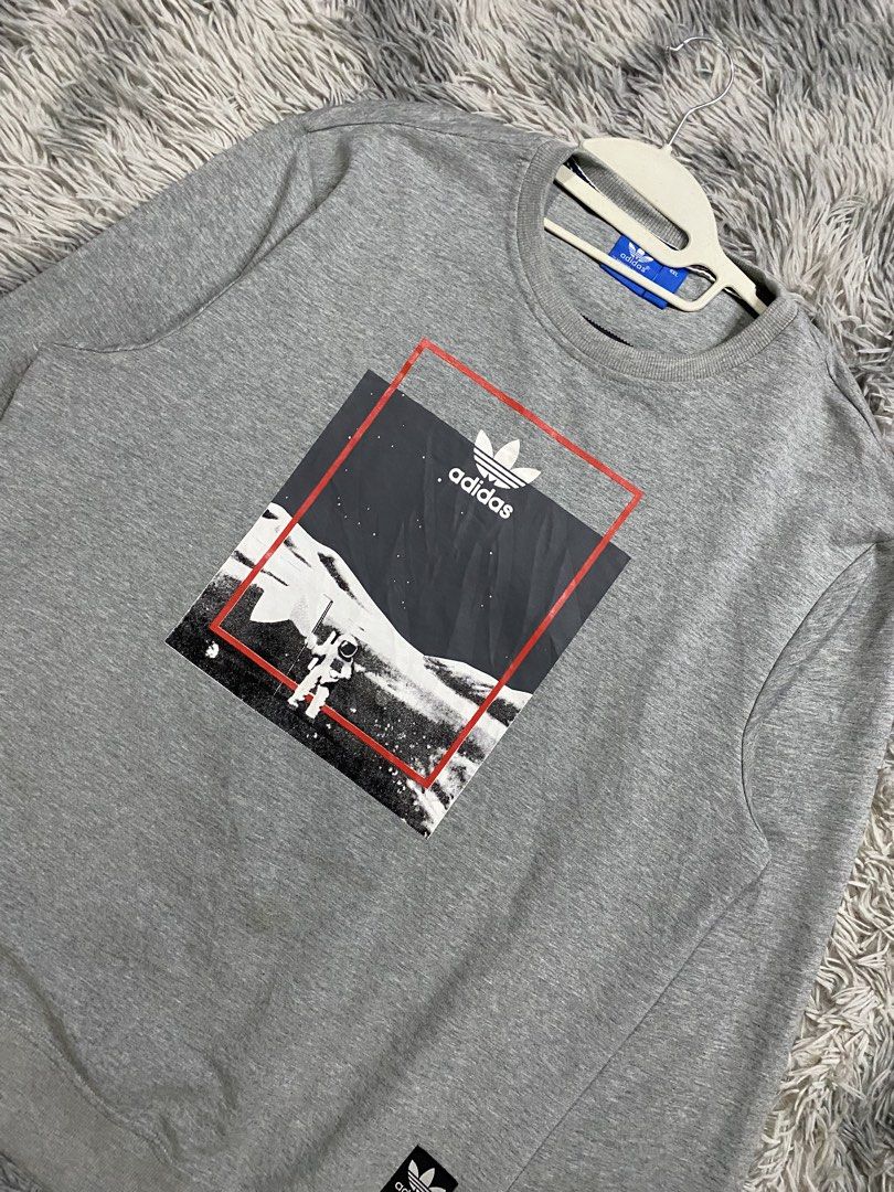 Adidas Sweater (Category: Coats, Jackets and Outerwear) located in Manila. Submitted by kurtmnla (Listing ID 1463713041, Image 2). Description: Adidas sweater Size M to L fit/ Unisex Dimes 22x28 Good condition/ No issue 📍Quezon city.