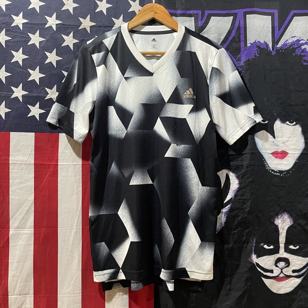 Adidas Tango Future Layered Climalite Jersey BJ8436 (Category: Tshirts & Polo Shirts ) located in Pandi. Submitted by 28hundreds (Listing ID 1463586846, Image 1). Description: Adidas Tango Future Layered Climalite Jersey BJ8436 W 19.5 • L 28.5 excellent condition, authentic, sweat-wicking climalite material, 100% polyester, pixelated geometric gradient pattern in black and white see detailed pics to appreciate the piece thank you. - 680 +sf.