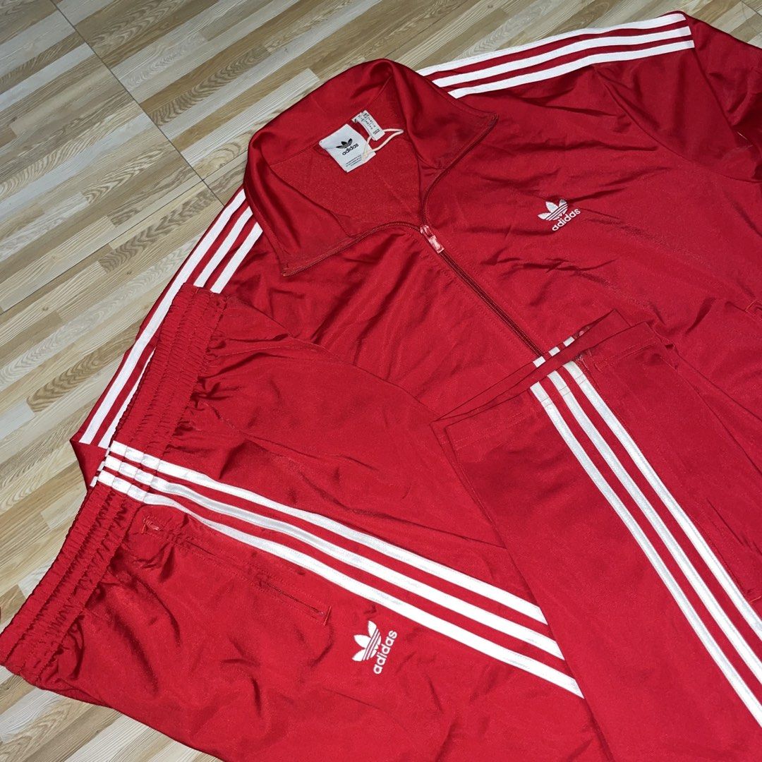 ADIDAS THREE STRIPES OVER ALL (Category: Activewear) located in Cavite. Submitted by miks_thrift (Listing ID 1463615391, Image 2). Description: No issue Good as new Anjan na details Sobrang ganda Pang porma Pants - L Baggy pwede sa xl Jacket - XL Goods na goods.