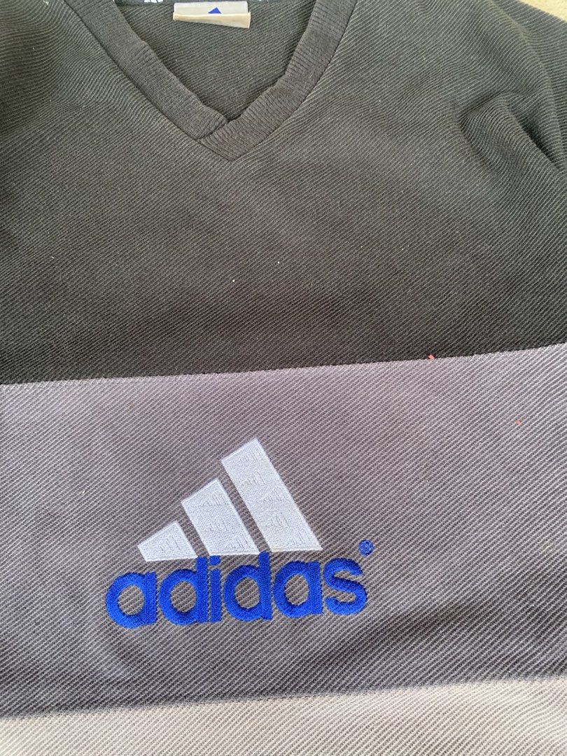 Adidas vintage mid logo (Category: Coats, Jackets and Outerwear) located in Mambusao. Submitted by naze77 (Listing ID 1463680099, Image 2). Description: Dimes 24x28.