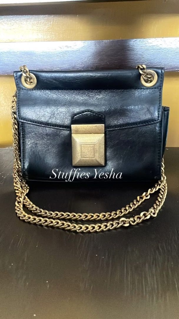 Agebel Bag (Category: Shoulder Bags) located in Manila. Submitted by stuffiesyesha (Listing ID 1463670633, Image 1). Description: Two Way Shoulder/Sling .